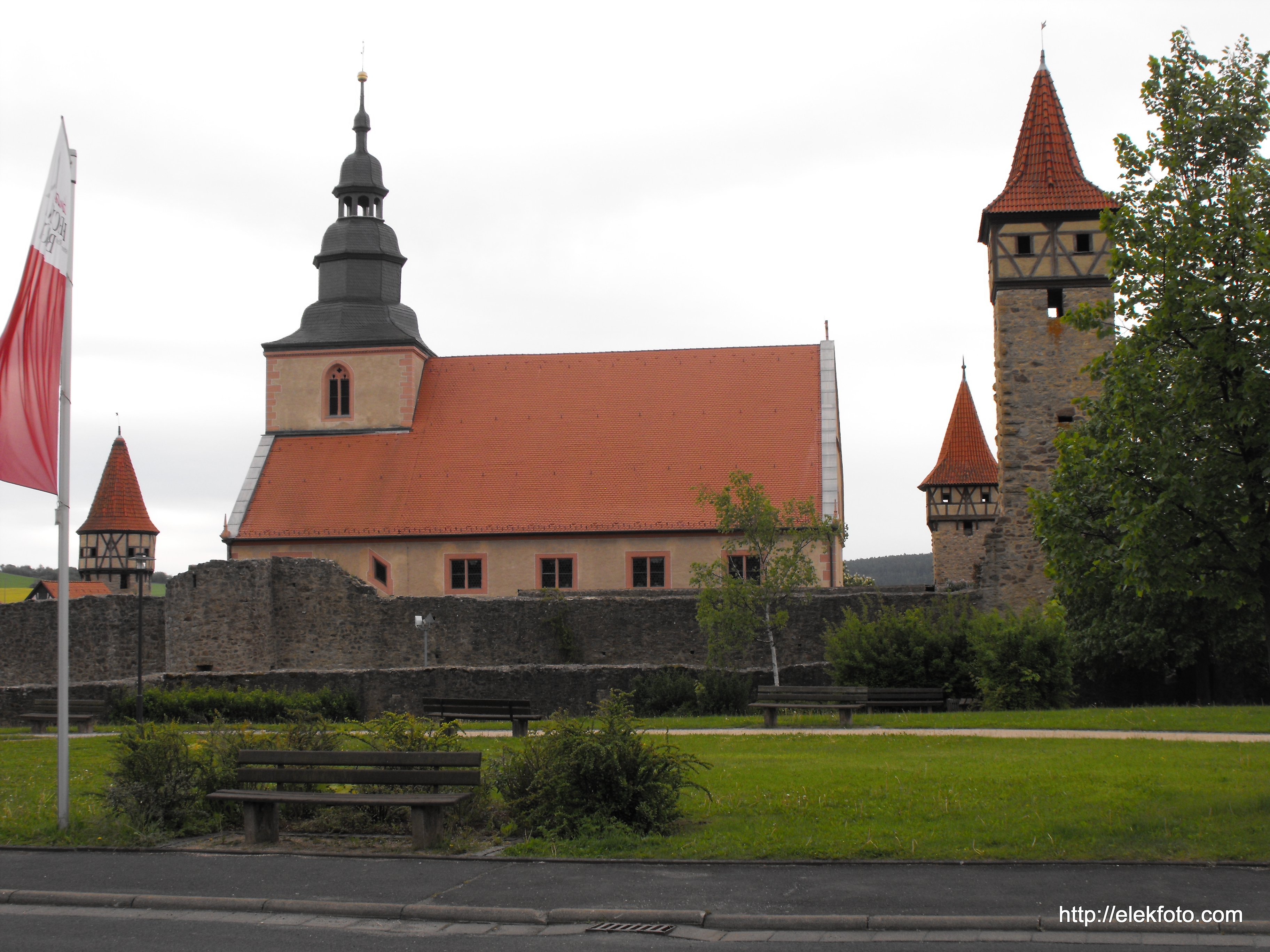 Die berühmte Kirchenburg von Ostheim ist die größte dieser Art im Land